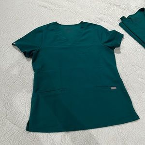 Figs Casma 3 Pocket Scrub Top Hunter Green Small